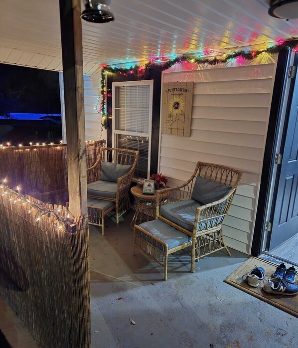 Terrace/patio - Charming 2-bedroom house with AC, WiFi in Greenville (Greenville)