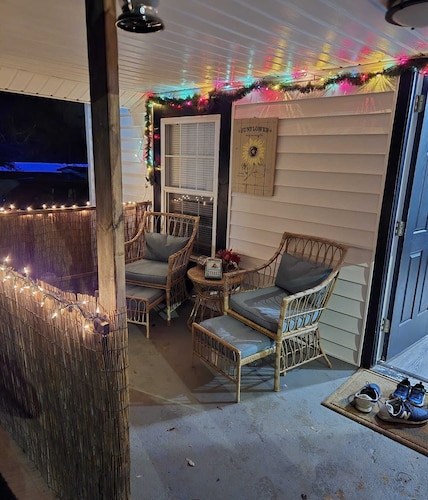 Charming 2-bedroom house with AC, WiFi in Greenville
