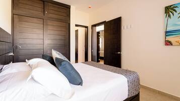 2 bedrooms, desk, iron/ironing board, WiFi
