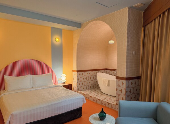 Moonrise suite with Bathtub | Desk, laptop workspace, blackout curtains, iron/ironing board - The Très Hotel (Kuala Lumpur)