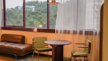 华丽套房 | 办公桌、笔记本电脑工作区、遮光窗帘、熨斗/熨板