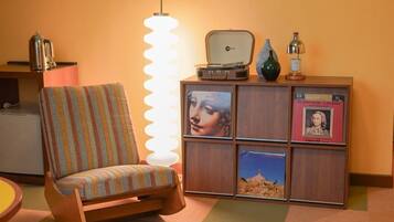 Moonrise suite with Bathtub | Desk, laptop workspace, blackout drapes, iron/ironing board