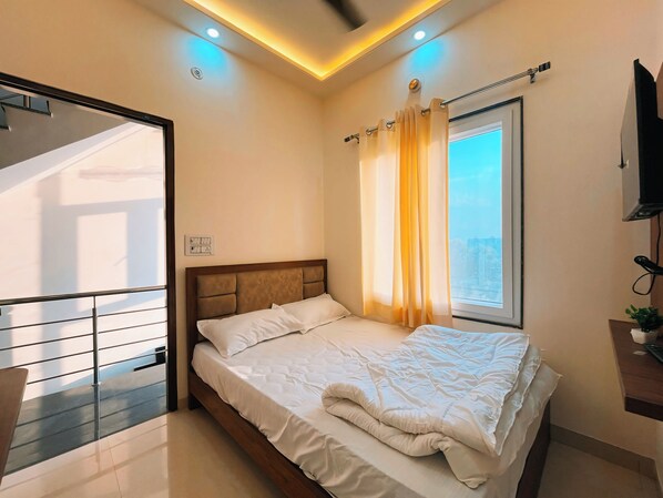Deluxe Double Room, Balcony, City View | Desk, laptop workspace, free WiFi - Hotel Pooja Jaipur (Jaipur)