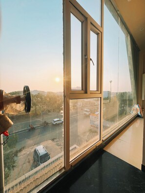 Front of property - evening/night - Hotel Pooja Jaipur (Jaipur)