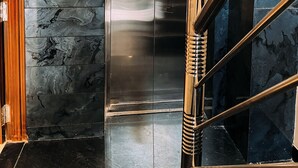 Pintu masuk interior