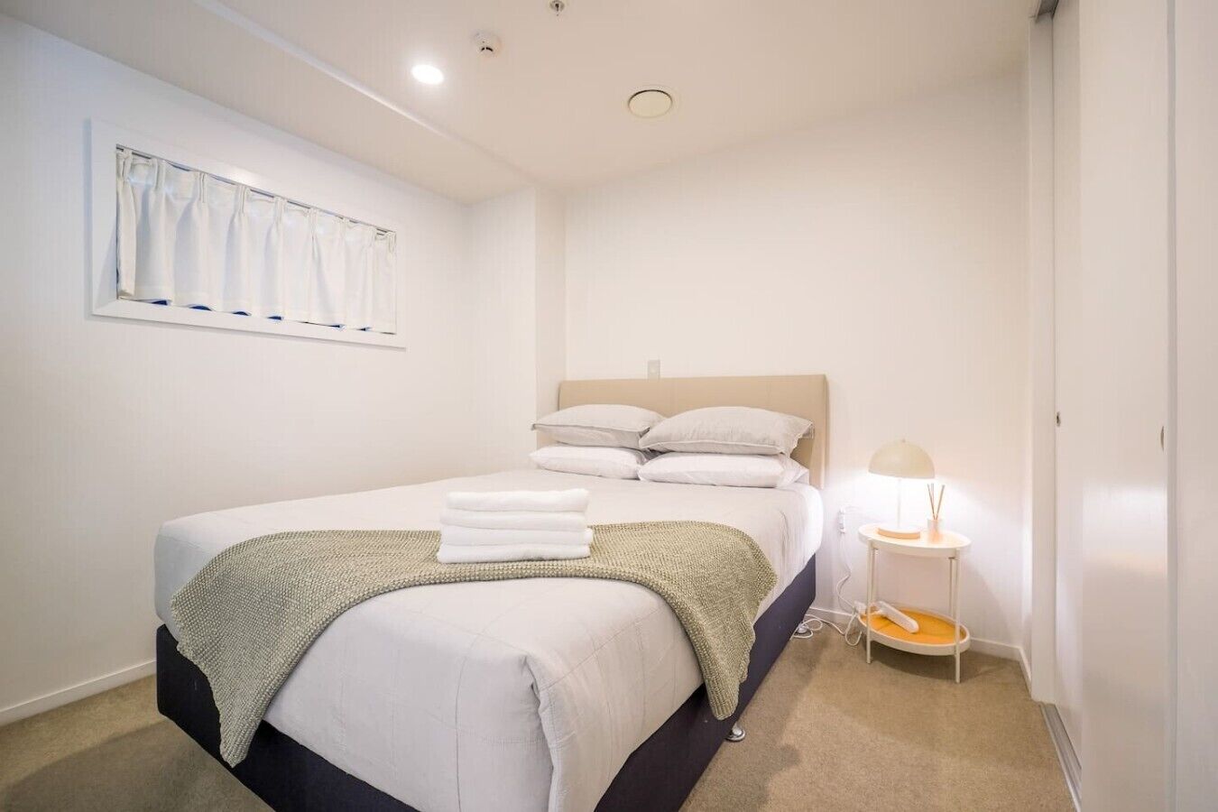2 bedrooms, WiFi (free), bed sheets