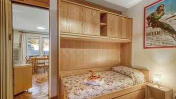 Family Apartment, 1 Bedroom (Appartamento Gran Roc few steps from) | 1 bedroom, free WiFi, bed sheets