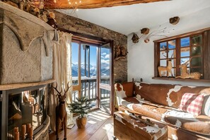 Honeymoon Διαμέρισμα, Περισσότερα από 1 Υπνοδωμάτια (Grange Romantic Retreat Mountain View) | Καθιστικό | Τηλεόραση με επίπεδη οθόνη