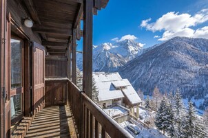 Honeymoon Apartment, Multiple Bedrooms (Grange Romantic Retreat Mountain View) | View from room