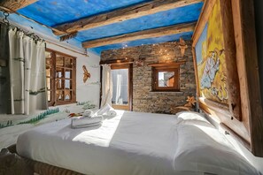 Honeymoon Apartment, Multiple Bedrooms (Grange Romantic Retreat Mountain View) | 1 bilik tidur, Wi-fi, cadar katil 