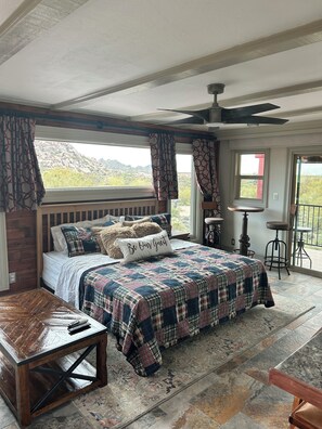 1 bedroom, desk, iron/ironing board, free WiFi - Beautiful Separate Mountain Side Casita  (Carefree)