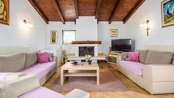 别墅 | 起居区 | 壁炉、DVD 播放器