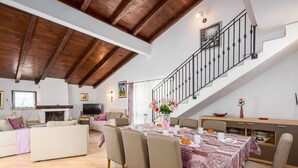 Villa | Dining