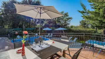 Vila | Piscina | Piscina interna, piscina externa