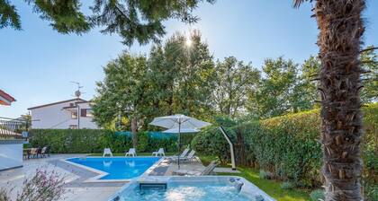 Scenic Villa With Private Garden