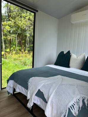 1 bedroom, bed sheets