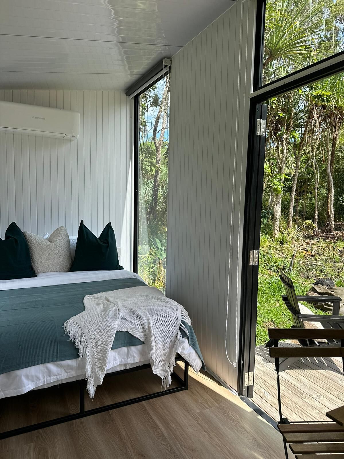 1 bedroom, bed sheets