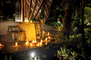 Breakfast, lunch, dinner and brunch served - E Sanctuary Resort Ubud (Ubud)