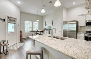 Fridge, microwave, oven, stovetop - Coastal Oasis  with Community Pool /3 Bed/2 with Community Pool and Boat Parking (Rockport)