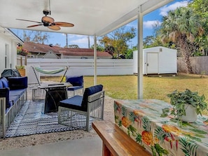 Outdoor dining - Surf Chic 3br, Firepit, Boating, Fishing, Beaches (Melbourne)