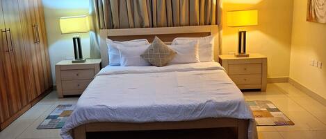 3 chambres, fer et planche à repasser, Wi-Fi, draps fournis