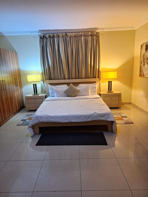 3 bedrooms, iron/ironing board, WiFi, bed sheets