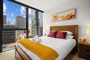 書桌、筆電工作空間、遮光布/窗簾、熨斗/熨衣板