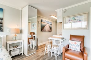 Desk, iron/ironing board, free WiFi, bed sheets - 114 Beachfront Heated Pool Studio Harborside View (Galveston)