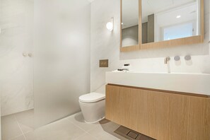 Apartment, Balkon, Stadtblick | Badezimmer