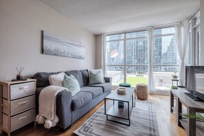 Grand Apartment | Living area - The Yonge Suites - Downtown Elegance (Toronto)