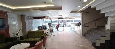 Coin salon dans le hall