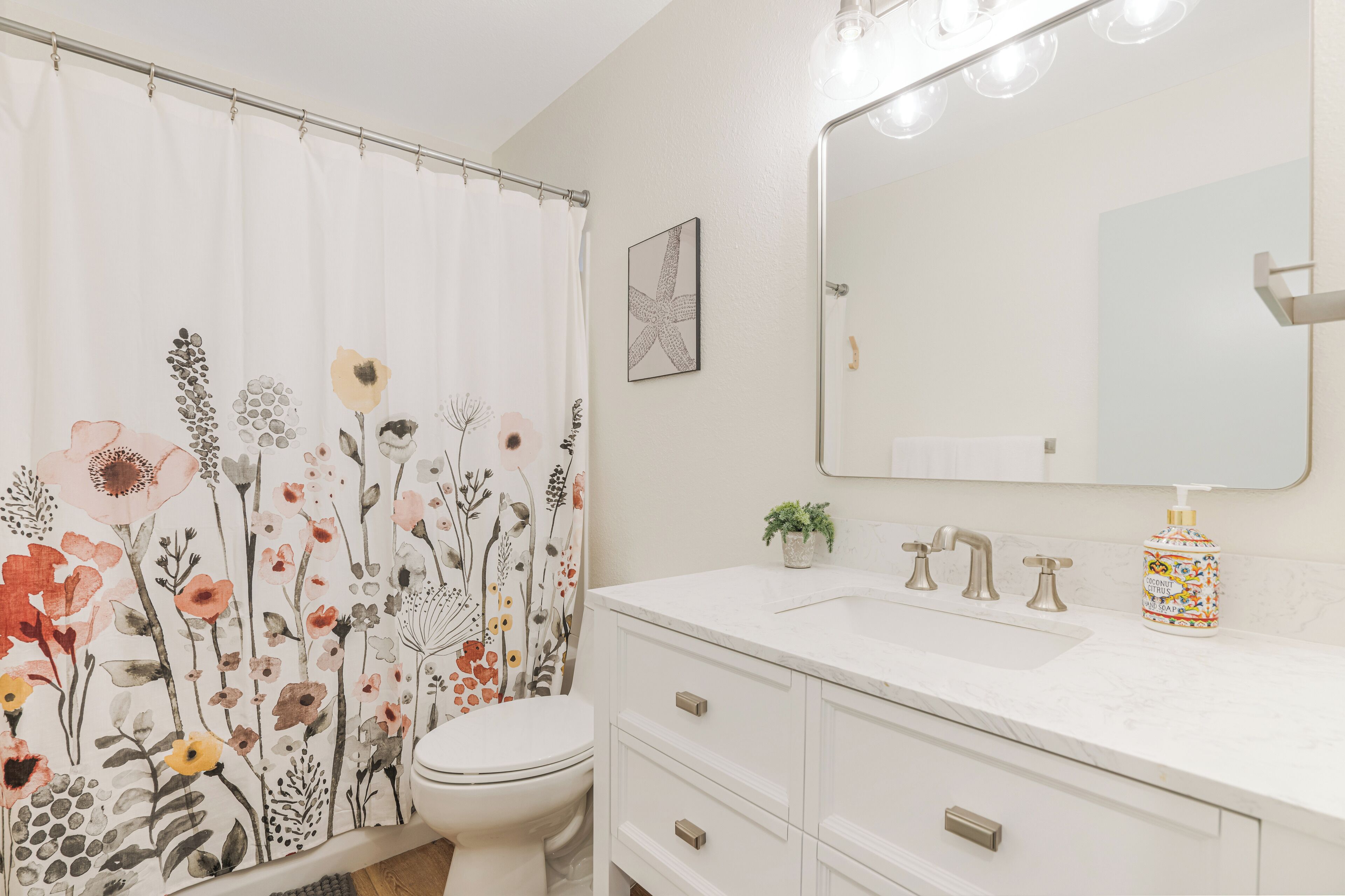 Easy access lower full bath with tub.