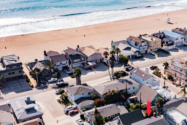 Few steps to the sands of Silver strand. Hear & smell the ocean from your patio.