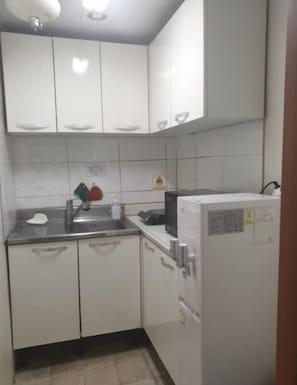 Mini-fridge, microwave - Sun Stay (Busan)