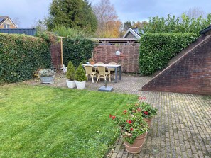 Outdoor dining - Peace and beauty at the Wadden in Lauwersoog. (Lauwersoog)