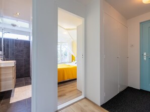 2 bedrooms, internet