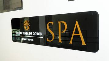 Señalización de un centro de spa para 'Pearl Vista de Coron Resort Hotel'.