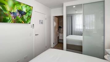 2 bedrooms, iron/ironing board, WiFi, bed sheets