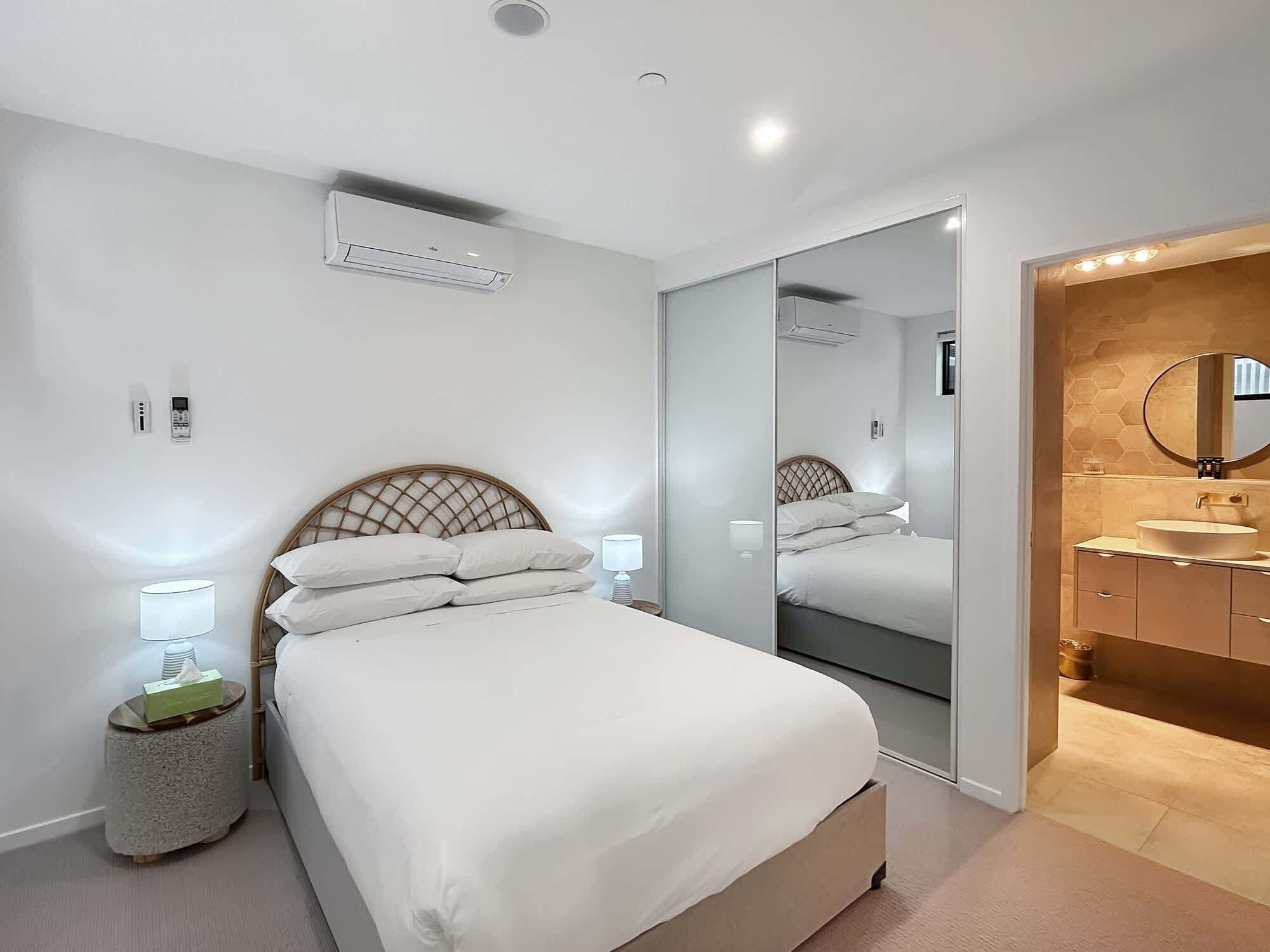 2 chambres, fer et planche à repasser, Wi-Fi, draps fournis