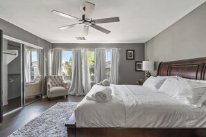 4 bedrooms, desk, iron/ironing board, WiFi