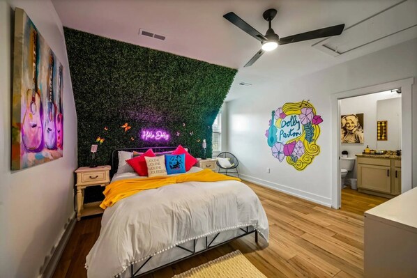 3 bedrooms, desk, iron/ironing board, travel crib