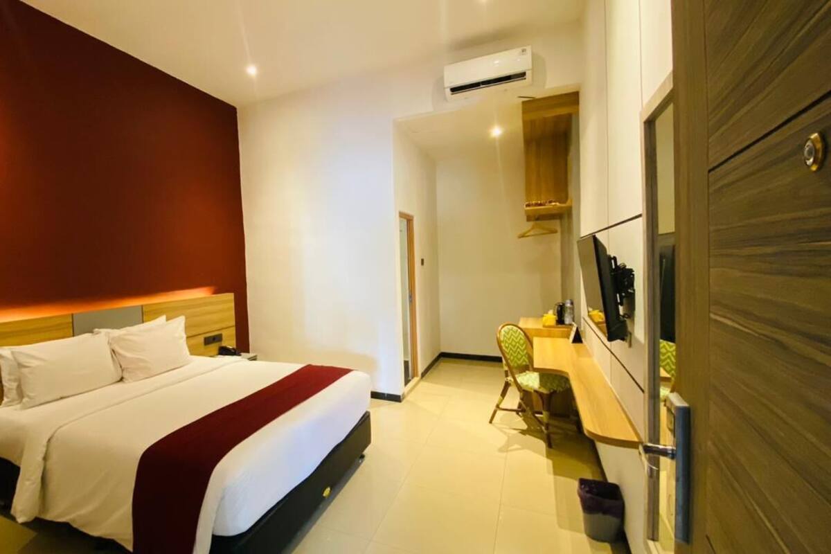 Deluxe Double Room, 1 Bedroom | Desk, laptop workspace, blackout drapes, soundproofing