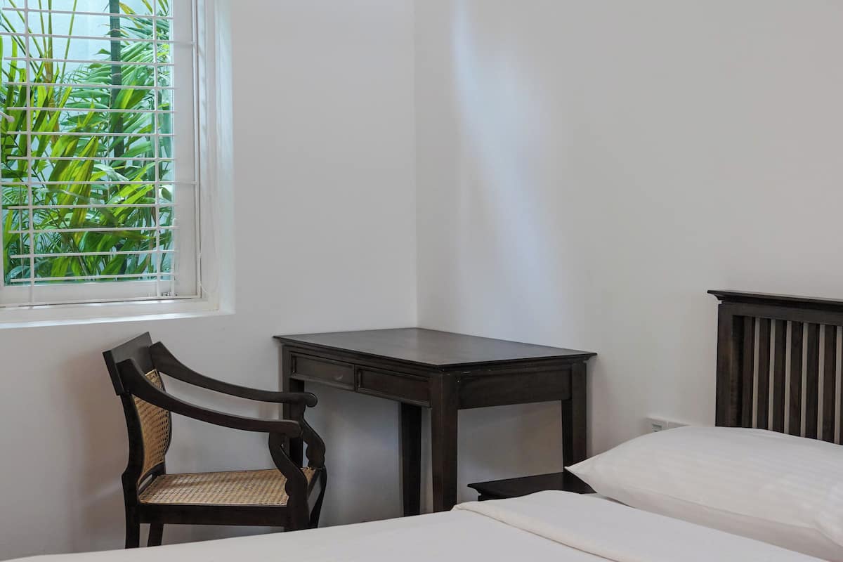 Deluxe Room | Bathroom | Bathrobes, slippers, towels, shampoo