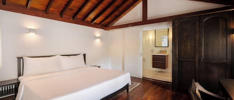 Deluxe Room | In-room safe, free WiFi, bed sheets