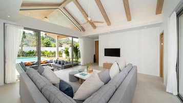 5 Bedroom Villa | Living area | 43-inch Smart TV with cable channels