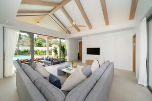 5 Bedroom Villa | Living area