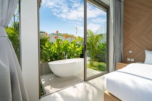 4 Bedroom Villa | In-room safe, iron/ironing board, cribs/infant beds, rollaway beds