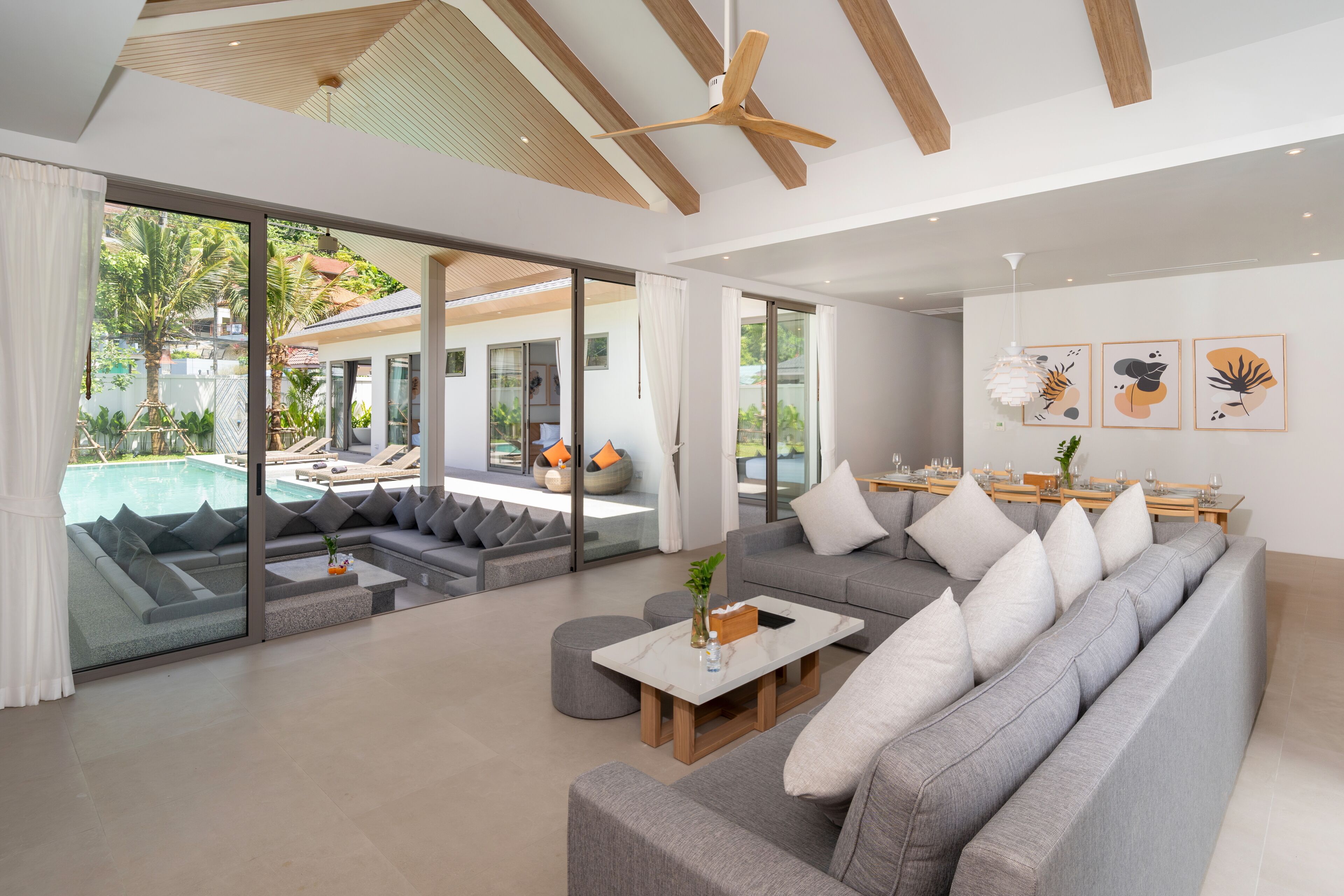 5 Bedroom Villa Plus | Aire de séjour | Téléviseur connecté de 43 po avec télévision par câble