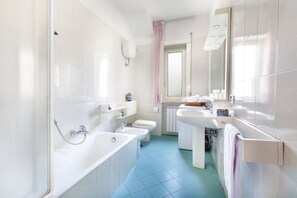 Shower, hair dryer, bidet, towels