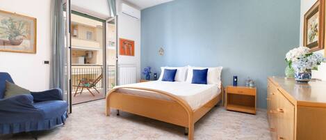 3 chambres, bureau, fer et planche à repasser, lit parapluie